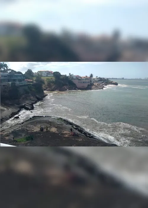 Imagem ilustrativa da imagem VÍDEOS | Catador de mariscos desaparece no mar em Vitória