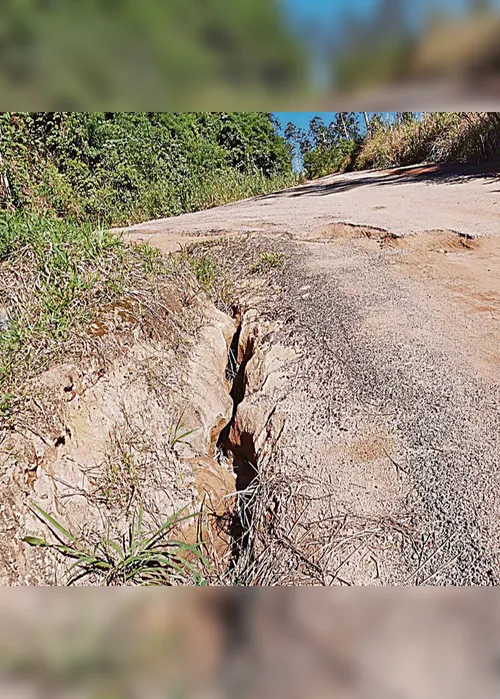 Imagem ilustrativa da imagem Estrada cheia de buracos e perigosa em Guarapari