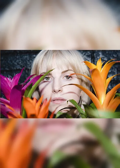 Imagem ilustrativa da imagem Líder da banda Paramore em mergulho de emoções