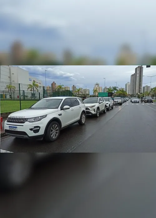 
          Imagem ilustrativa da imagem FOTOS | Lojistas fazem carreata pela reabertura dos shoppings
          