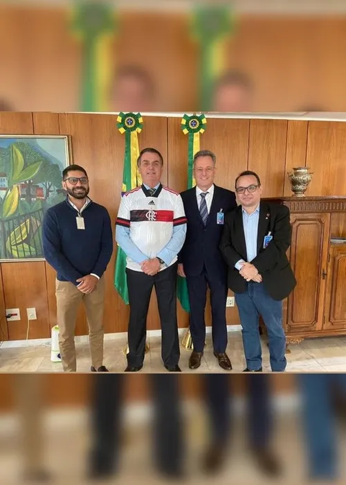 Imagem ilustrativa da imagem Bolsonaro pede a Crivella o retorno do futebol no Rio de Janeiro