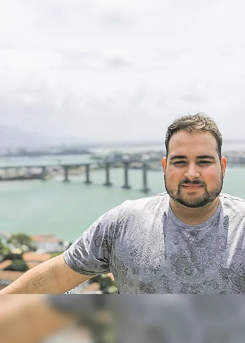 Imagem ilustrativa da imagem VÍDEO | Pais fazem apelo por novo tratamento para filho com covid-19