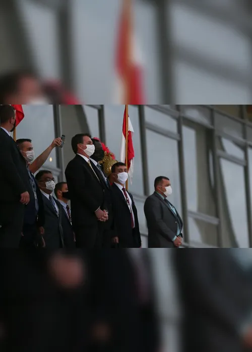 Imagem ilustrativa da imagem "Ordens absurdas não se cumprem, temos que botar limites", diz Bolsonaro sobre o STF