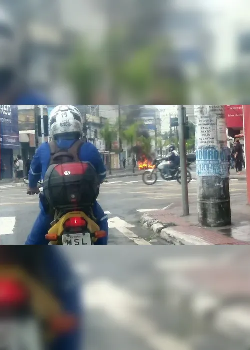 
          Imagem ilustrativa da imagem Lojista faz protesto em Laranjeiras após ter comércio fechado por fiscalização
          