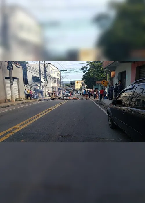 Imagem ilustrativa da imagem Moradores protestam após adolescente ser baleada no peito em Vitória