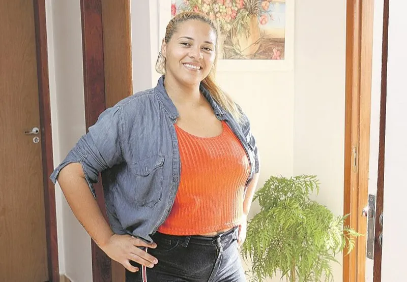 Aline Martins Gomes, de 30 anos, vai operar nesta quinta-feira (28).