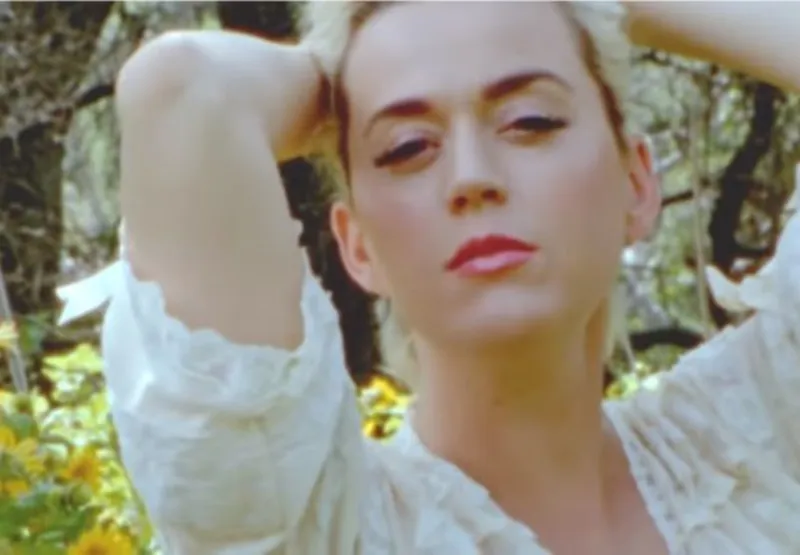 Katy Perry no clipe de Daisies