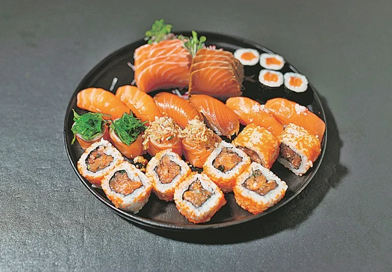 Uni Premium Sushi: combo com salmão
