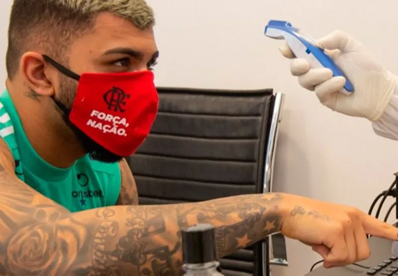 Gabigol passa por exames médicos no Flamengo
