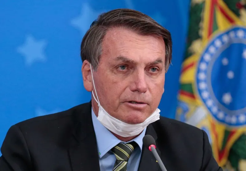 Bolsonaro fez testes para coronavírus nos dias 12 e 17 de março. Afirma que os resultados foram negativos, mas se nega a mostrá-los.