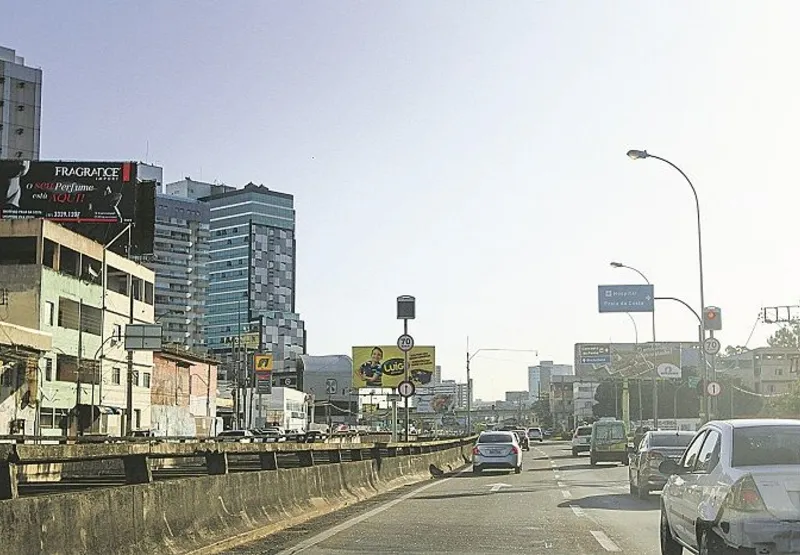 Radar e semáforo em Vila Velha: motoristas não estão respeitando as leis de trânsito e acabam sendo multados