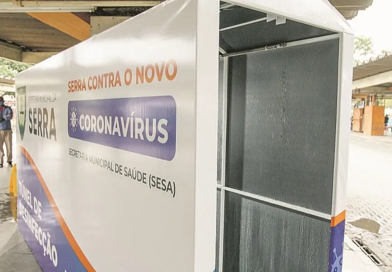 Túnel de desinfecção instalado no Terminal de Carapina, na Serra. 
