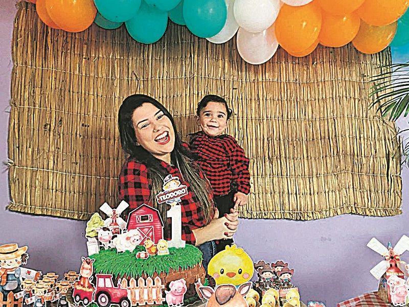 Com 16 semanas de gestação, a dona de casa Alice Vago, de 28 anos, descobriu que o filho tinha uma má formação chamada gastrósquise. (Foto: Acervo Pessoal)