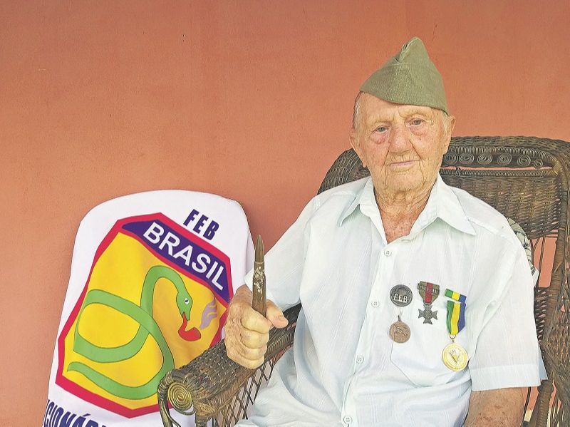 Altivo Vedova, de 99 anos, é um dos ex-combatentes (3º sargento do Exército) do Estado (Foto: Rodolfo Sperancin Della Valentina)