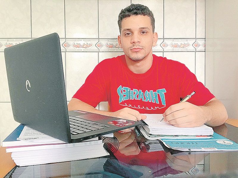 O estudante Emanuel Bonatto, de 17 anos, diz que o adiamento do exame nacional vai garantir mais igualdade (Foto: Acervo pessoal)