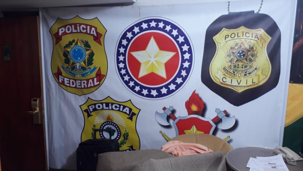 Os pertences foram apreendidos e servirão como prova durante a investigação (Foto: PCDF/Divulgação)
