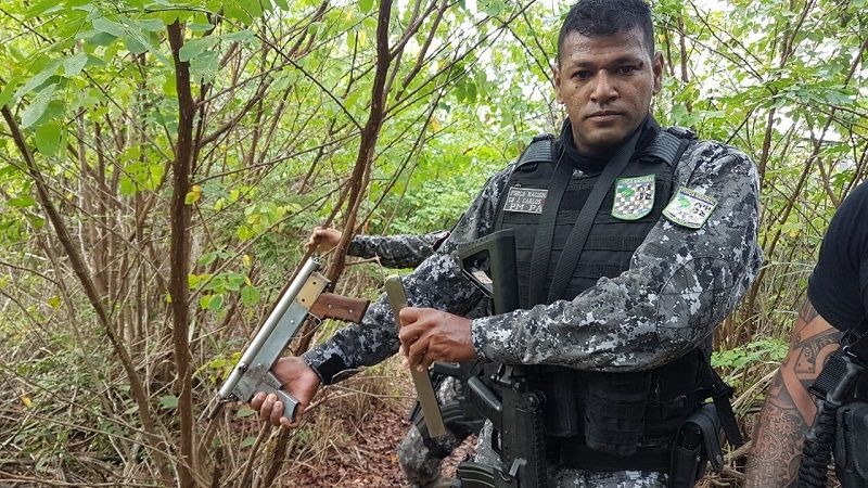 Submetralhadora caseira apreendida no Morro do Macaco, em Vitória. (Foto: Divulgação/ Sesp)
