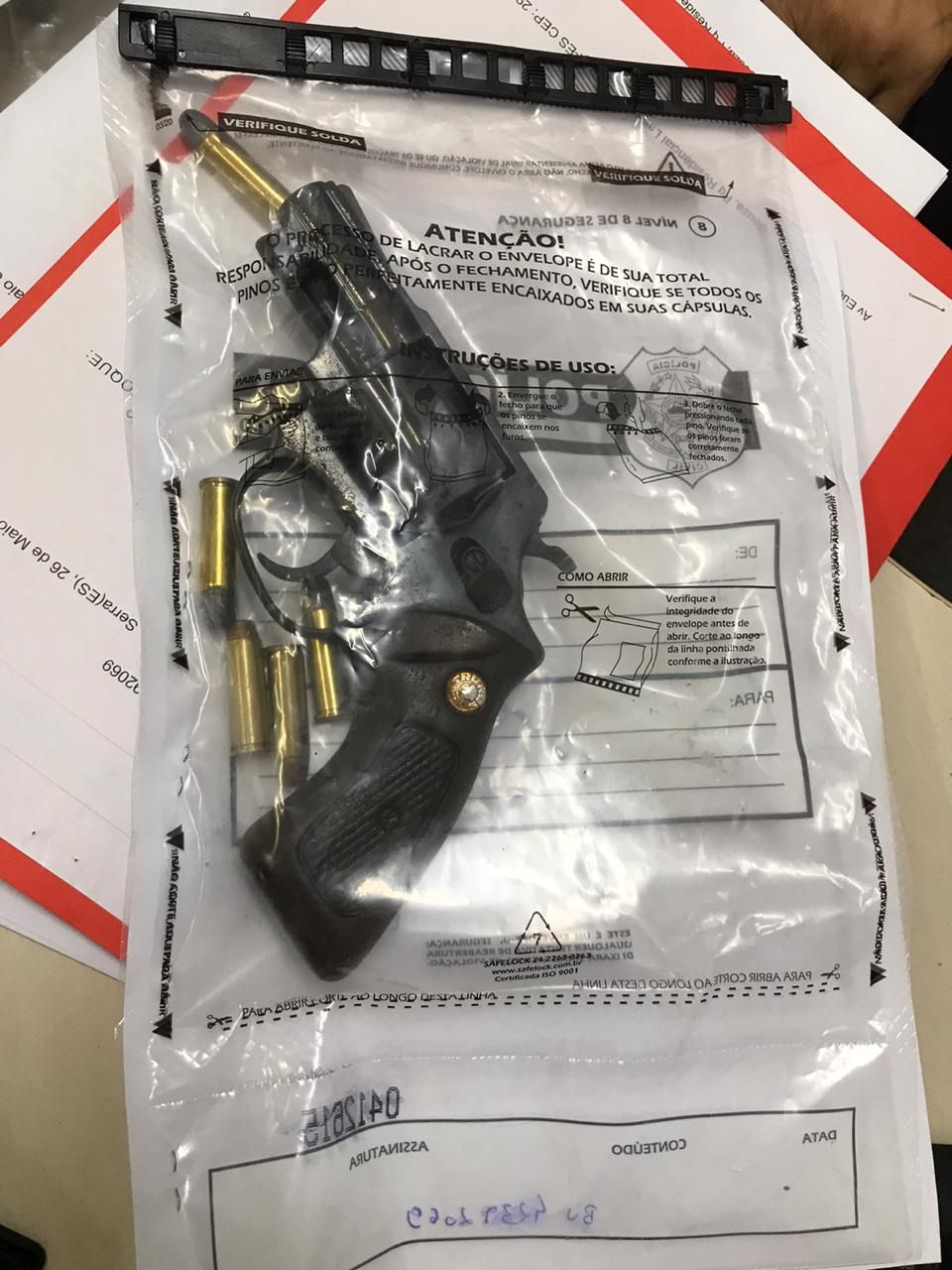 Arma apreendida com ajudante de pedreiro. (Foto: Jaciele Simoura)