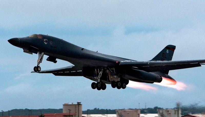 Pequim não gostou nem um pouco de saber que dois dos maiores porta-aviões americanos estaiam nas águas da costa chinesa. (Foto: Força Aérea dos EUA/Divulgação)