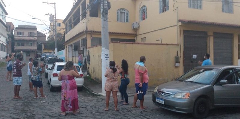 Vizinhos fizeram uma carreata e buzinaço para celebrar a cura da doença e desejar votos de saúde e felicidades (Foto: Ana Maria/Divulgação)