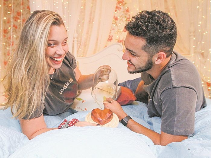 Karol e Vinicius são casados e celebram todos os anos o romantismo da data (Foto: Beto Morais/AT)