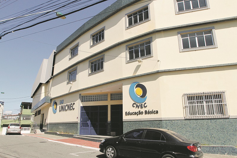 Colégio Cenecista, em Campo Grande, Cariacica, foi fechado, e alunos devem procurar agora outras escolas (Foto: Fábio Nunes/ AT/ 05/05/20)