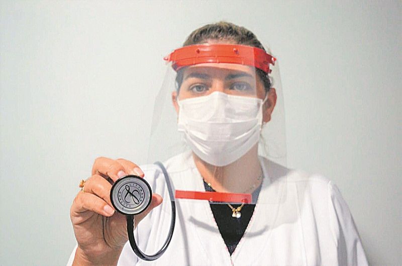 Enfermeira no Pronto Atendimento de Anchieta, no Sul do Estado, Bárbara Simoni Bravin (Foto: Acervo pessoal)