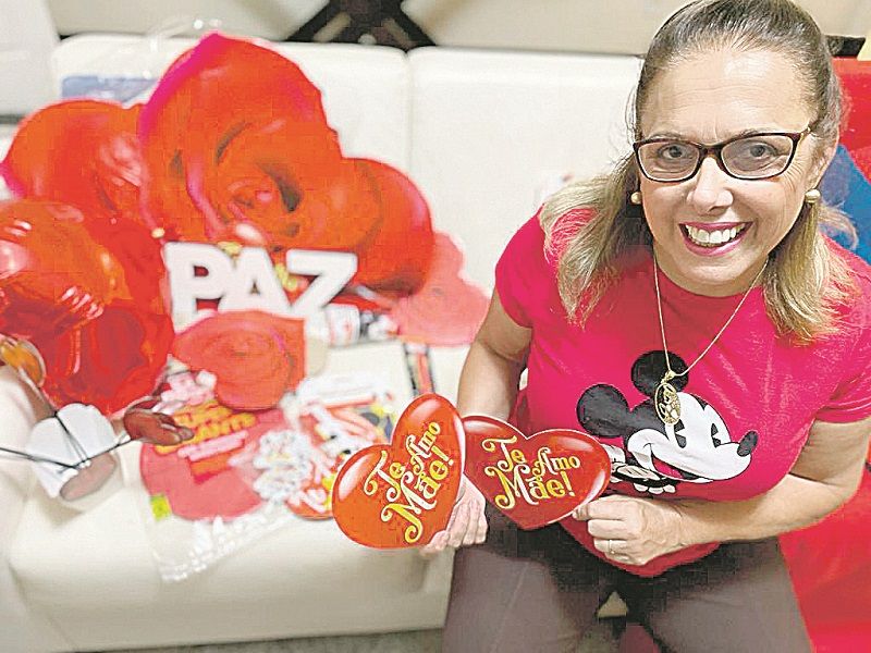 Edna Amaral, de 61 anos, preparou kits de café da manhã para entregar a cada integrante de sua família. (Foto: Acervo da família)