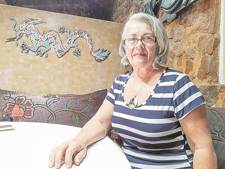 Fátima Fonseca, dona de uma pousada em Guarapari, diz que a preocupação em relação à recuperação do setor só aumenta (Foto: Roberta Bourguignon/AT)