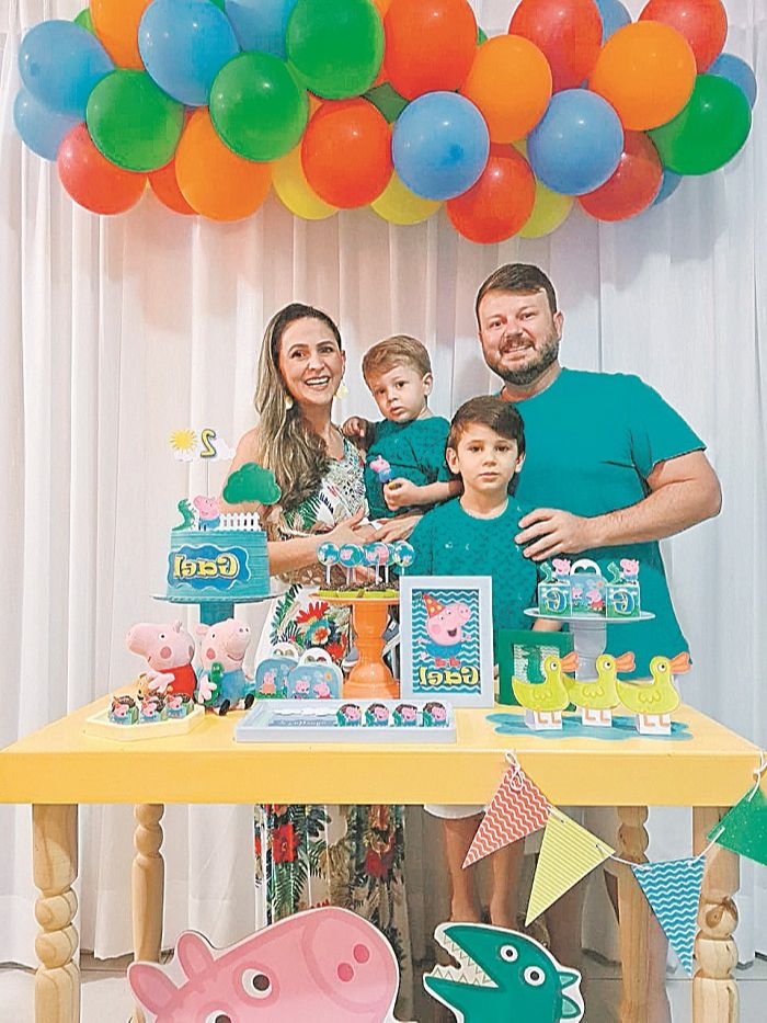 Gael, os pais e o irmão (Foto: Divulgação/Fofuras da Lulis)