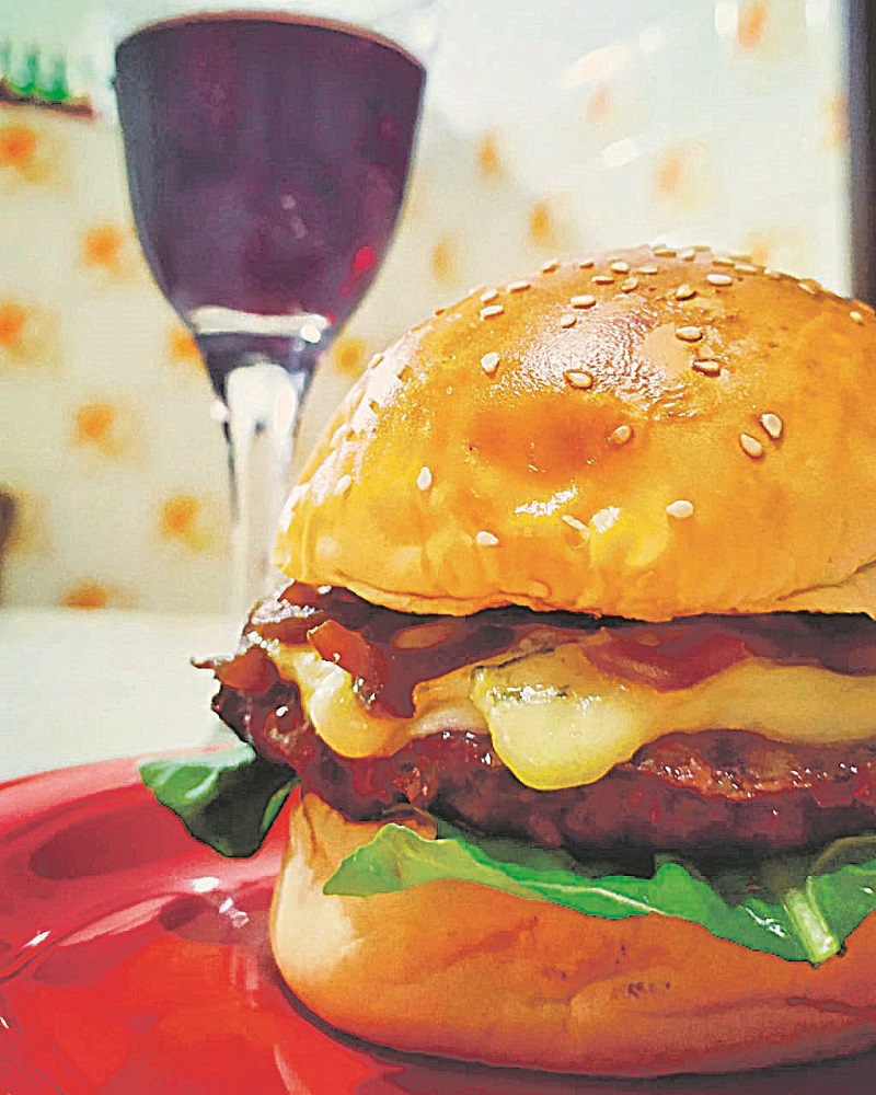 O Vagão Burger: hambúrguer com  gorgonzola (Foto: Divulgação)