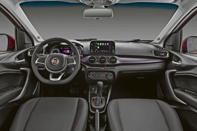 Interior do Cronos Precision: painel bem acabado e comandos no volante (Foto: Fiat Chrysler)