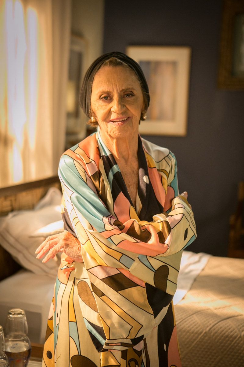 Em tempo, registro de Laura Cardoso, 92 anos, que ainda não pensa em se aposentar da TV (Foto: Globo/Raquel Cunha)