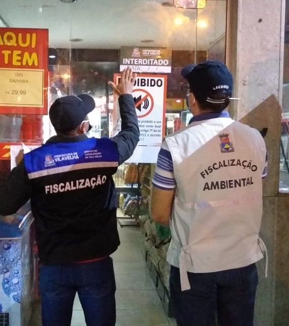 Uma loja de conveniência de um posto de gasolina em Aribiri, Vila Velha, foi interditada na madruga deste domingo (Foto: Divulgação/ PMVV)
