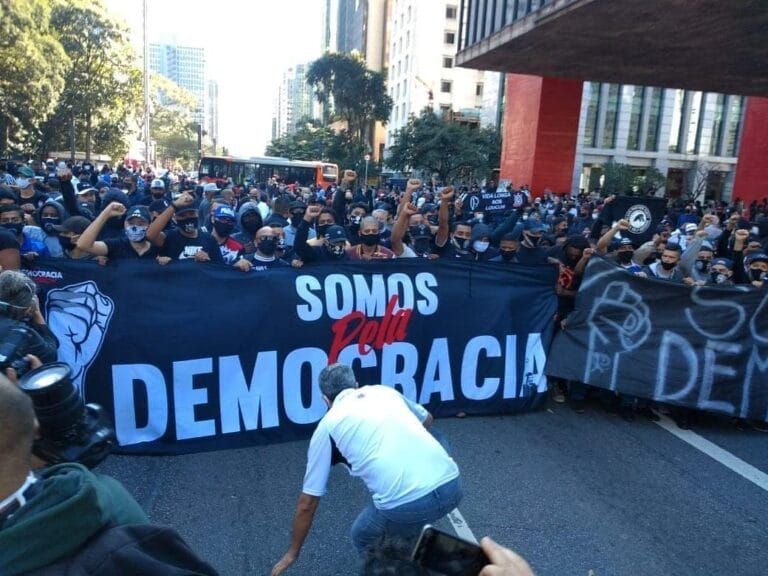 Manifestação antifascista e a favor da democracia, em São Paulo (Foto: Reprodução/Twitter)