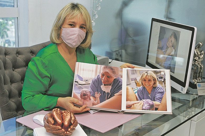 A médica Maria Angélica revela que houve mudanças na relação da mãe com o bebê em função da pandemia (Foto: Kadidja Fernandes/AT)