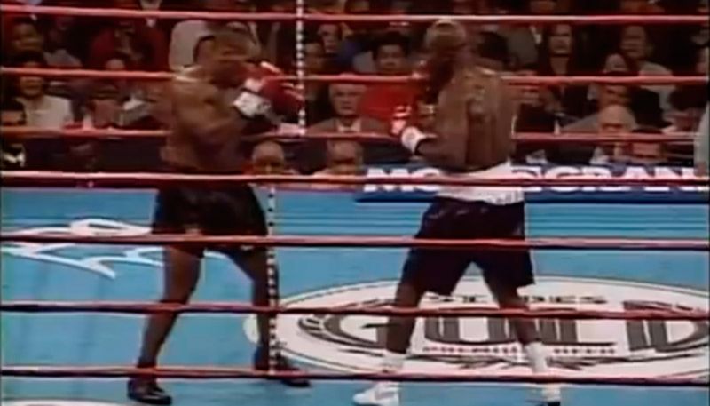 Mike Tyson e Evander Hollyfield (Foto: Reprodução / Youtube)