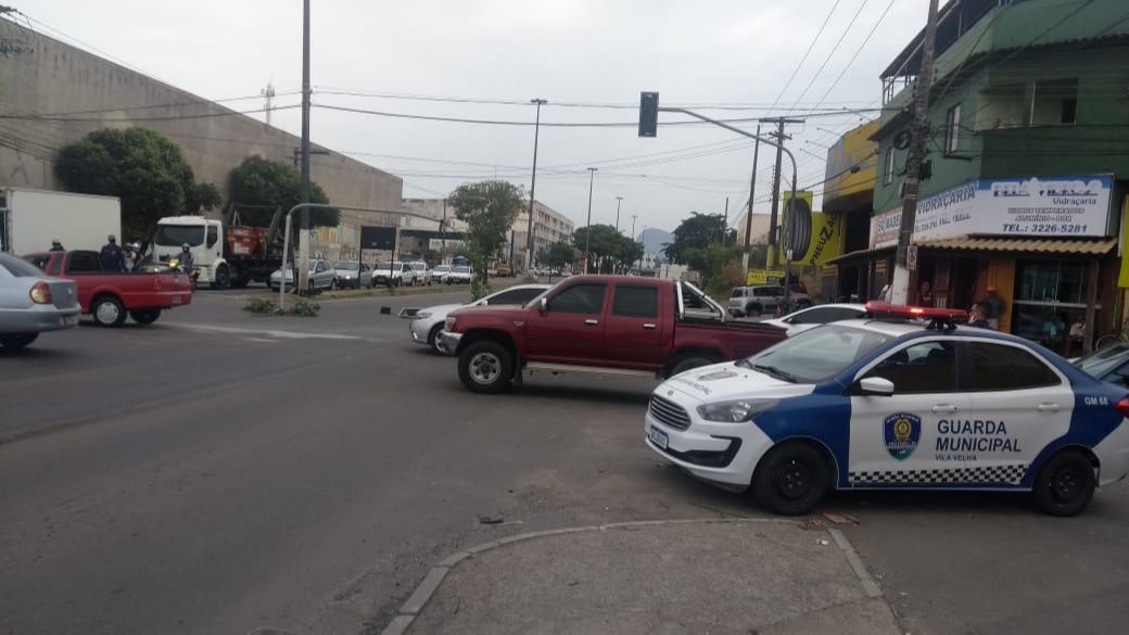As equipes da guarda não foram acionadas, mas estiveram no local para desviar o trânsito (Foto: Divulgação/ GMVV)
