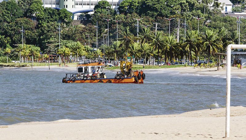 Obras na Praia de Camburi vão possibilitar mais 30 metros de faixa de areia, que hoje, nesses locais, é de 5 metros (Foto: Kadidja Fernandes / AT)