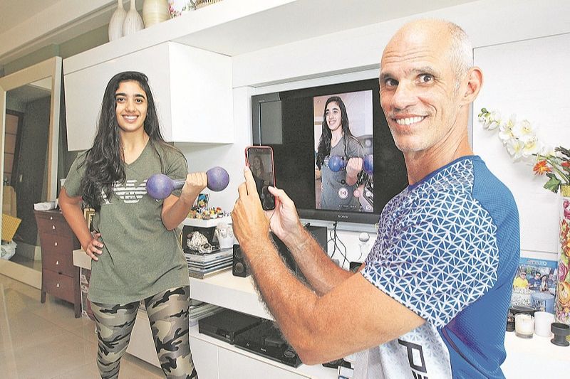 Sérgio Gonçalves Orofino Júnior, de 56 anos com a filha Eduarda Brandão Orofino, de 19 anos (Foto: Dayana Souza/AT)