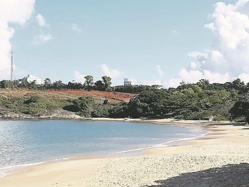 Praia de Bacutia, em Guarapari onde será construído o condomínio de luxo (Foto: Roberta Bourguignon)