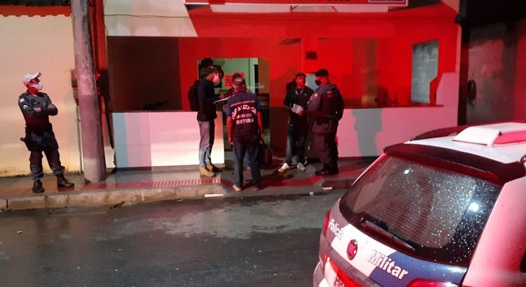 Policiais Militares auxiliam fiscalização em festa, em Guarapari (Foto: Divulgação/Prefeitura de Guarapari)