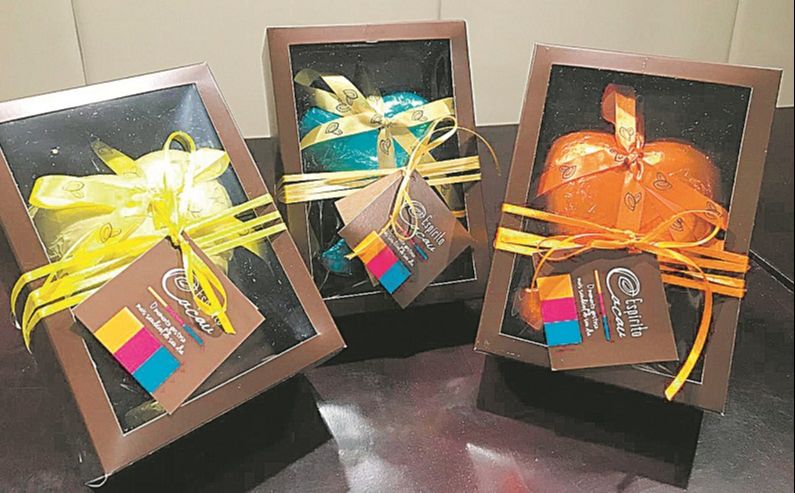 Coração de colher com chocolates de diversas intensidades. (Foto: Divulgação)