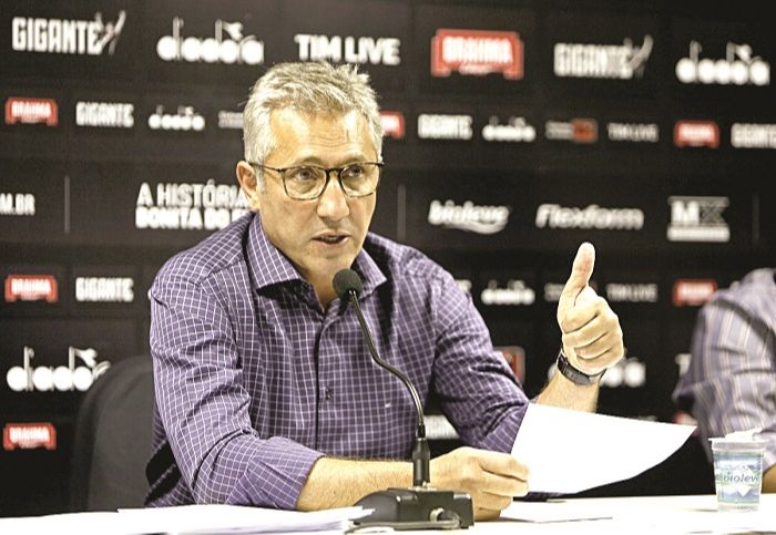 Presidente do Vasco, Alexandre Campello afirma que retorno aos jogos vai acontecer em meados de junho (Foto: Rafael Ribeiro/Vasco)