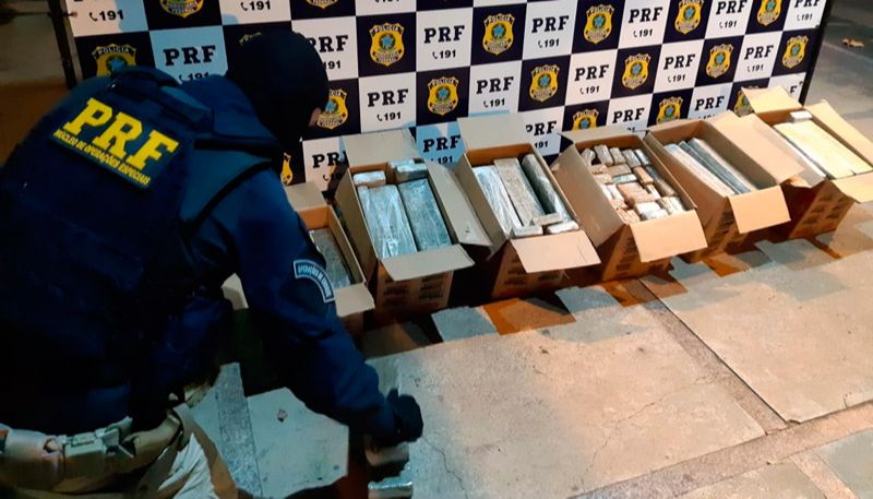 Drogas estavam dentro de um dos veículos (Foto: Divulgação / PRF)