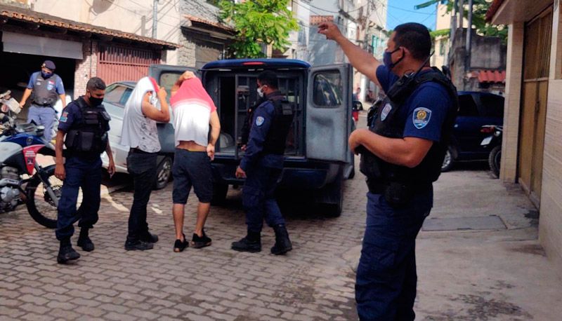Prisões foram realizadas neste domingo (Foto: Taynara Nascimento)