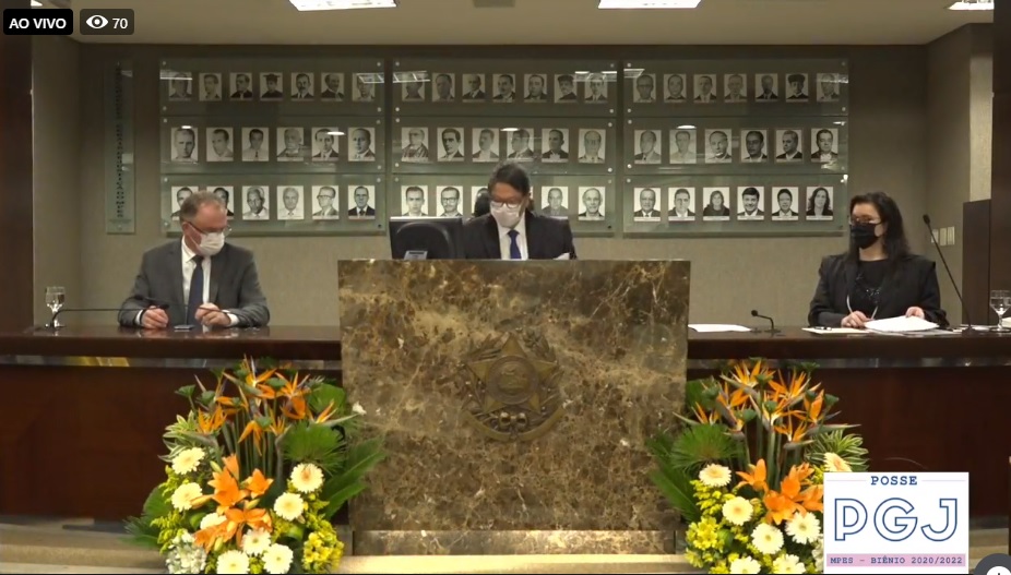 Cerimônia de posse no auditório do MPES (Foto: Reprodução/ Facebook MPES)