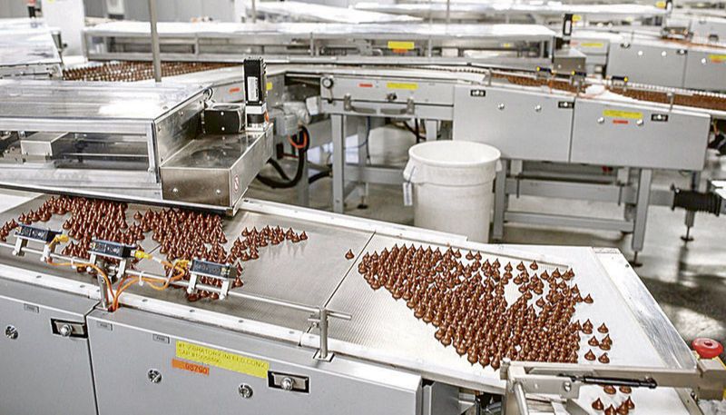 Produção em fábrica da Hershey's: investimento de R$ 7 milhões vai criar 50 empregos diretos e indiretos (Foto: Divulgação)