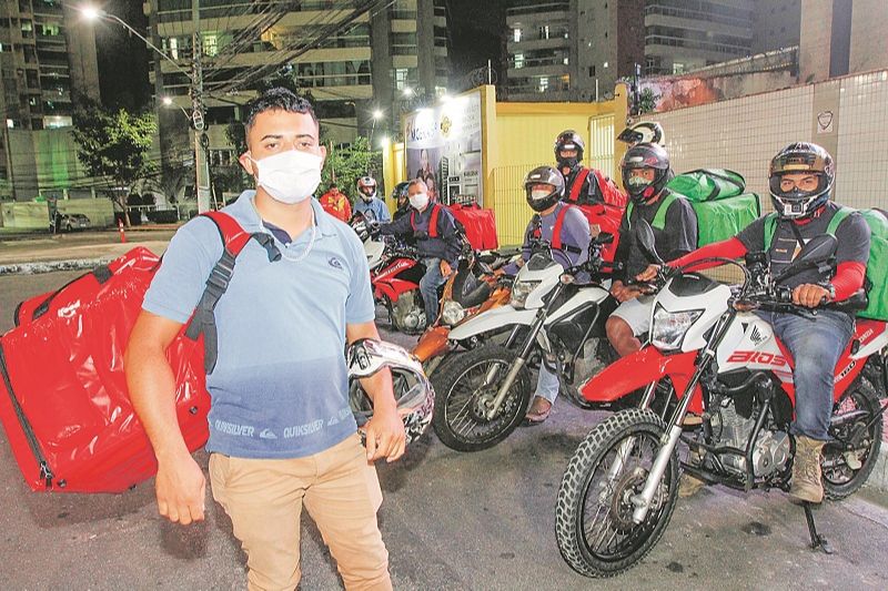 Motoboys reclamam sobretudo do custo da maquininha de cartão, que precisa ser adquirida junto ao aplicativo. (Foto: Dayana Souza/AT)