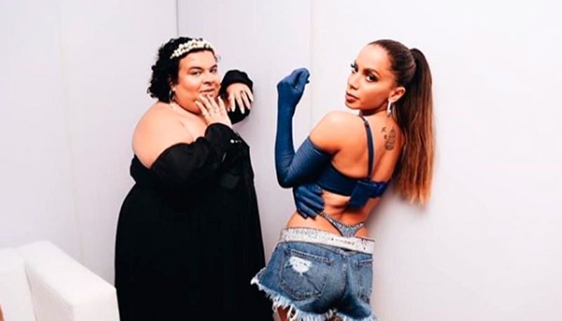 Rainha Mattos ao lado de Anitta (Foto: Reprodução / Instagram)